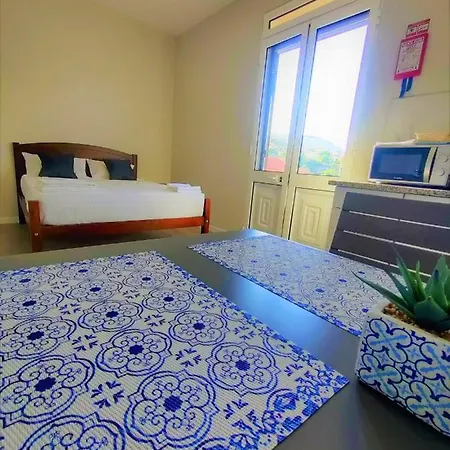 - New Botanic Garden Petit