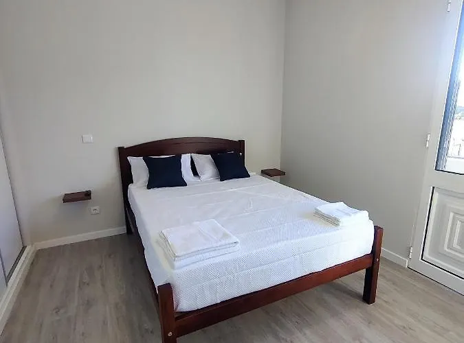 - New Botanic Garden Petit