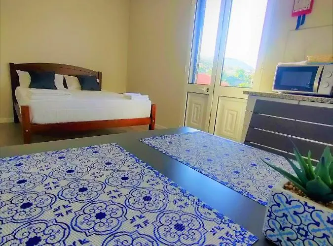 - New Botanic Garden Petit