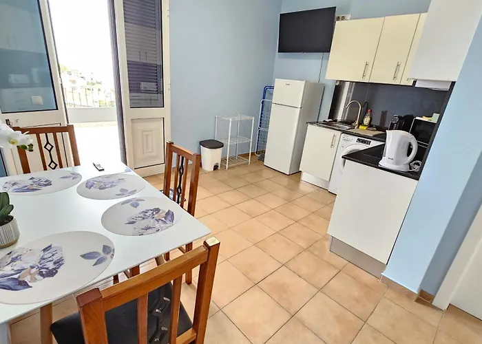 - New Botanic Garden Petit