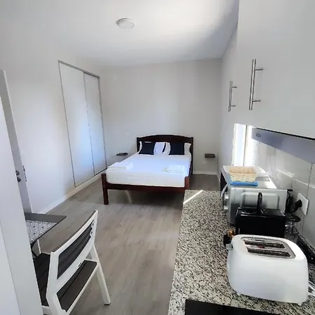 - New Botanic Garden Petit