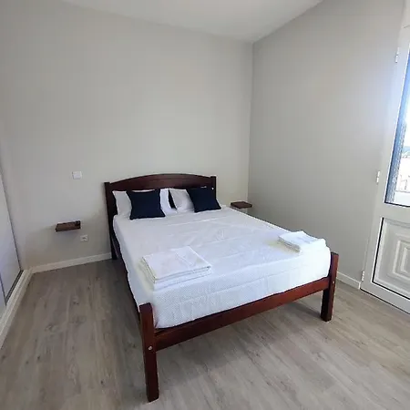 - New Botanic Garden Petit