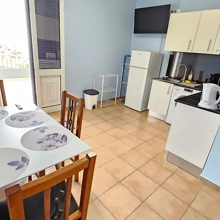 - New Botanic Garden Petit