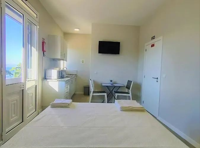 - New Botanic Garden Petit