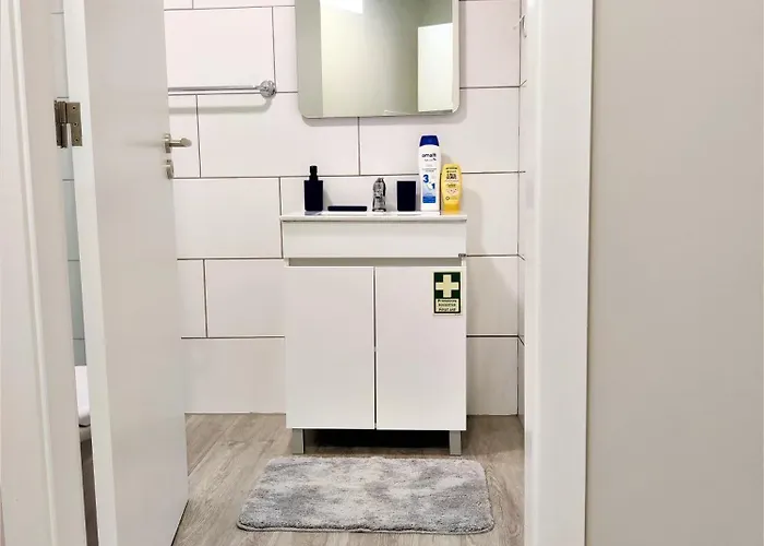 - New Botanic Garden Petit